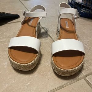 CUSHIONAIRE Women's Melissa Espadrille Wedge Sandal- side 9.5 worn once!